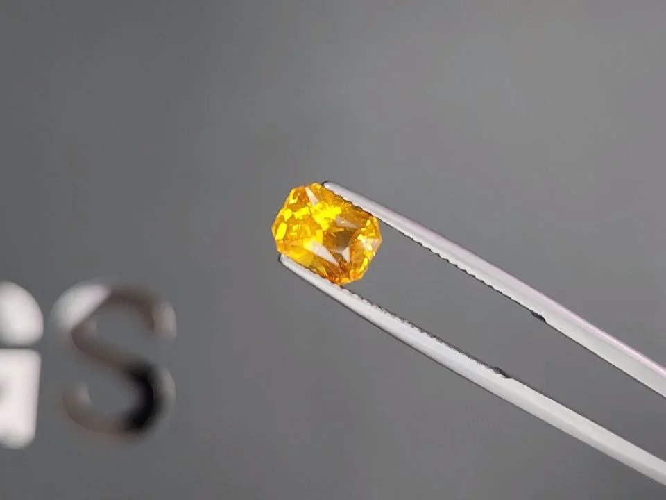 Yellow-orange radiant cut sapphire 2.53 carats, Sri Lanka Image №3