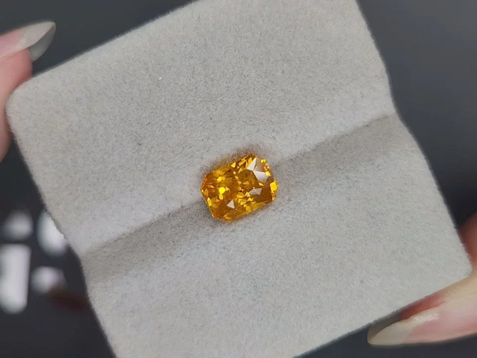 Yellow-orange radiant cut sapphire 2.53 carats, Sri Lanka Image №4