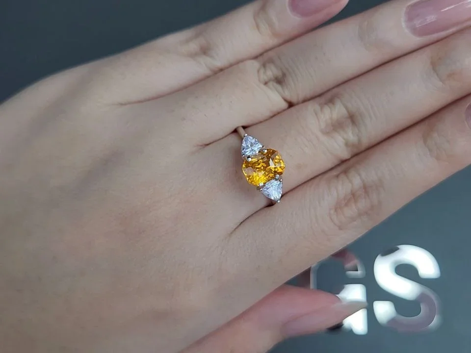 Yellow-orange radiant cut sapphire 2.53 carats, Sri Lanka Image №5