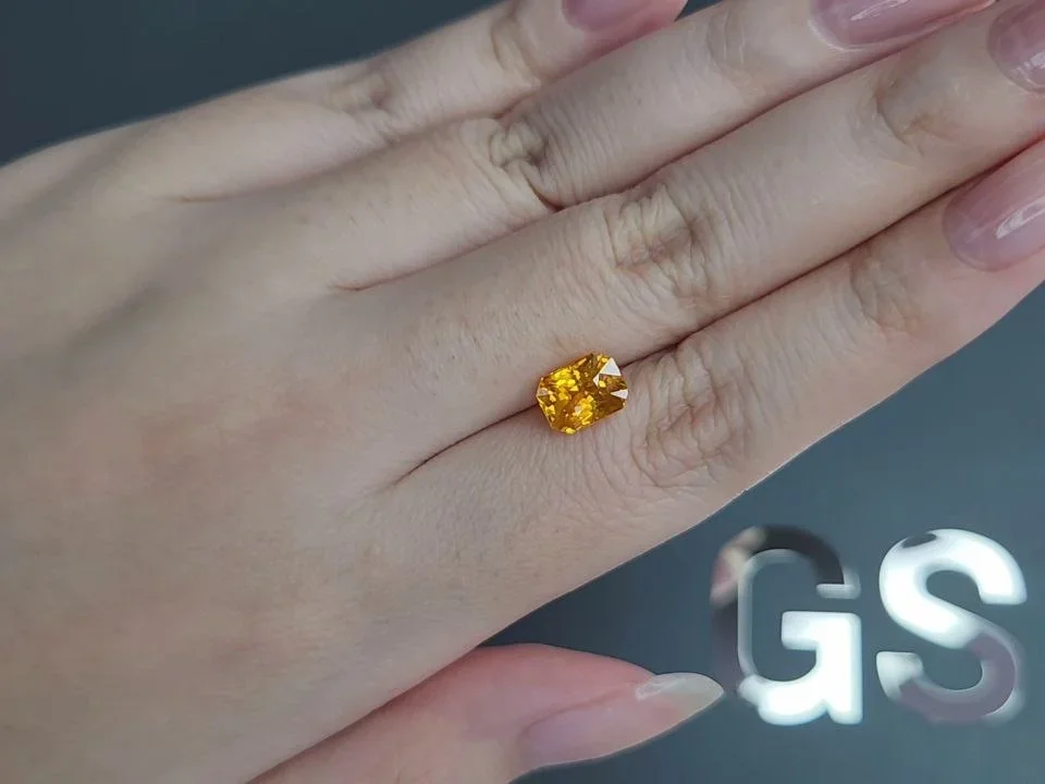 Yellow-orange radiant cut sapphire 2.53 carats, Sri Lanka Image №2
