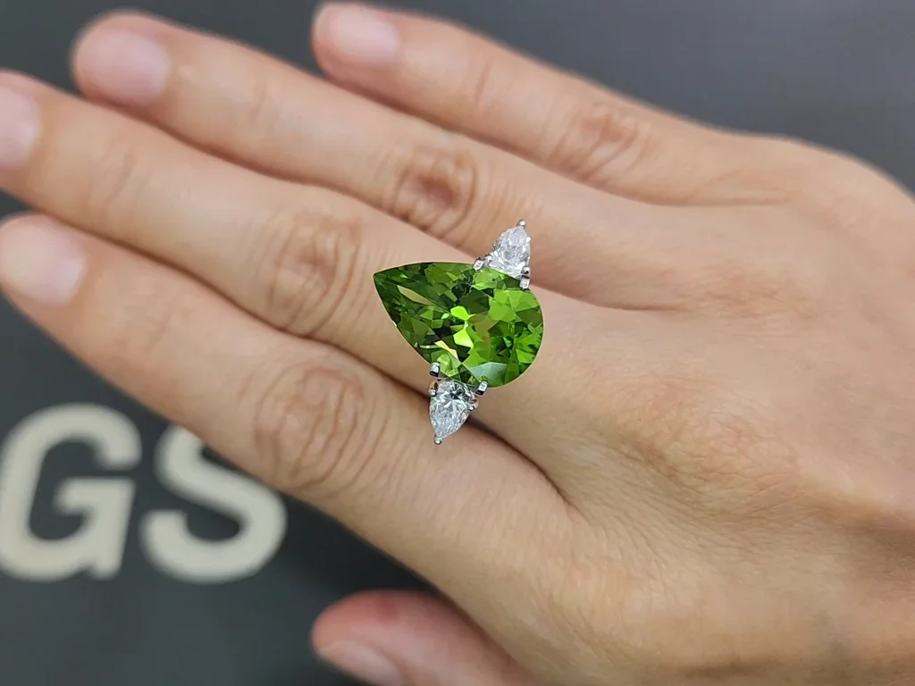 Green peridot pear cut 8.16 carats, Pakistan Image №5