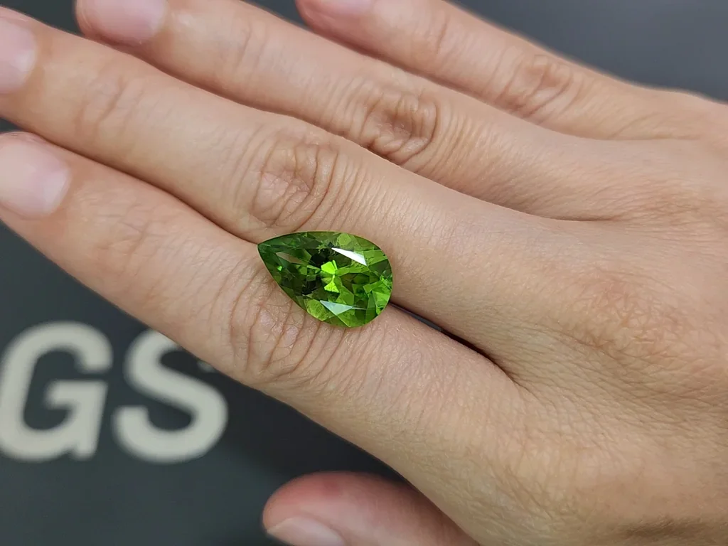 Green peridot pear cut 8.16 carats, Pakistan Image №2
