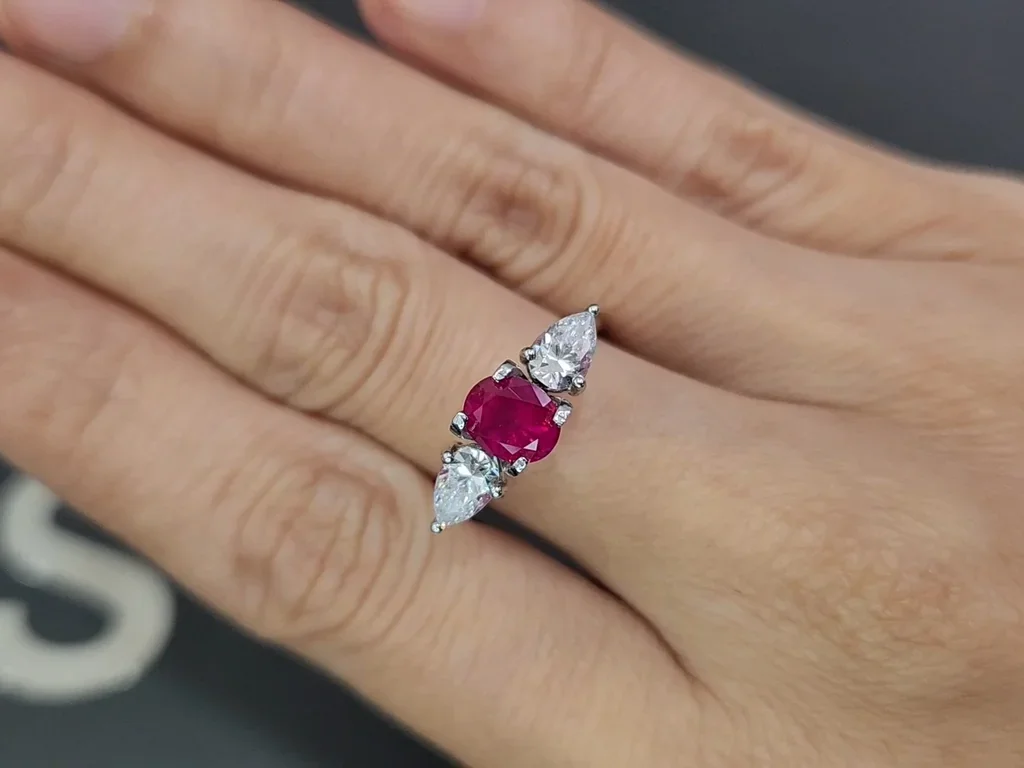 Ruby oval cut 1.12 carats, Burma (Mogok)  Image №5
