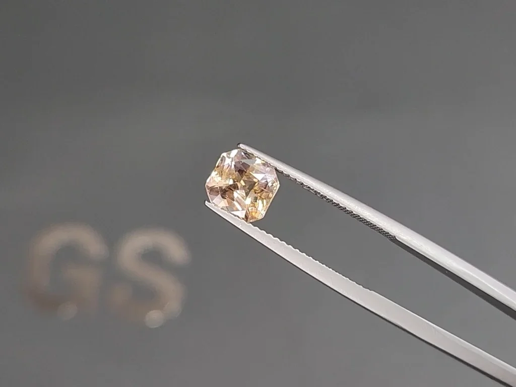 Unheated sapphire soft yellow radiant cut 2.10 carats, Madagascar  Image №3