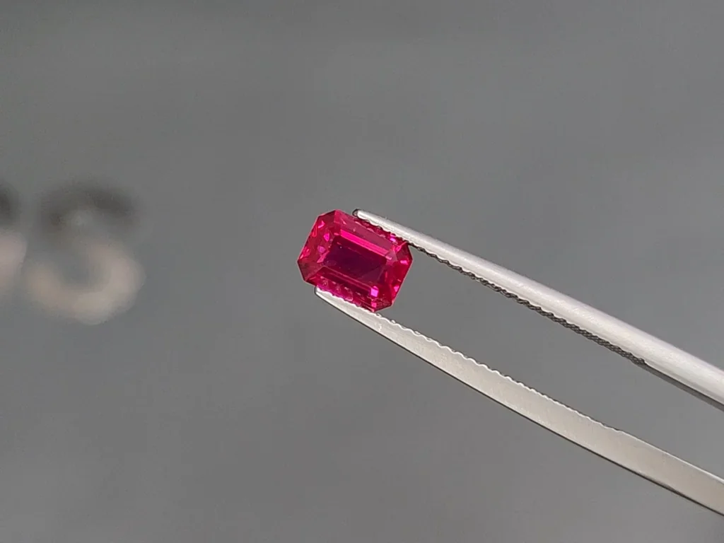 Unheated ruby octagon cut 1.01 carats, Mozambique Image №3