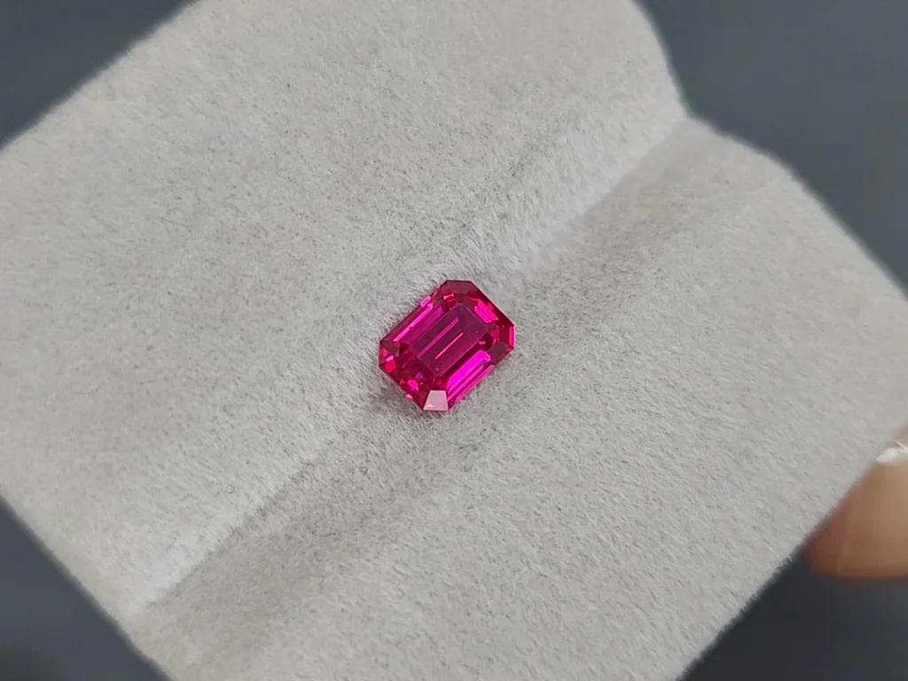 Unheated ruby octagon cut 1.01 carats, Mozambique Image №4