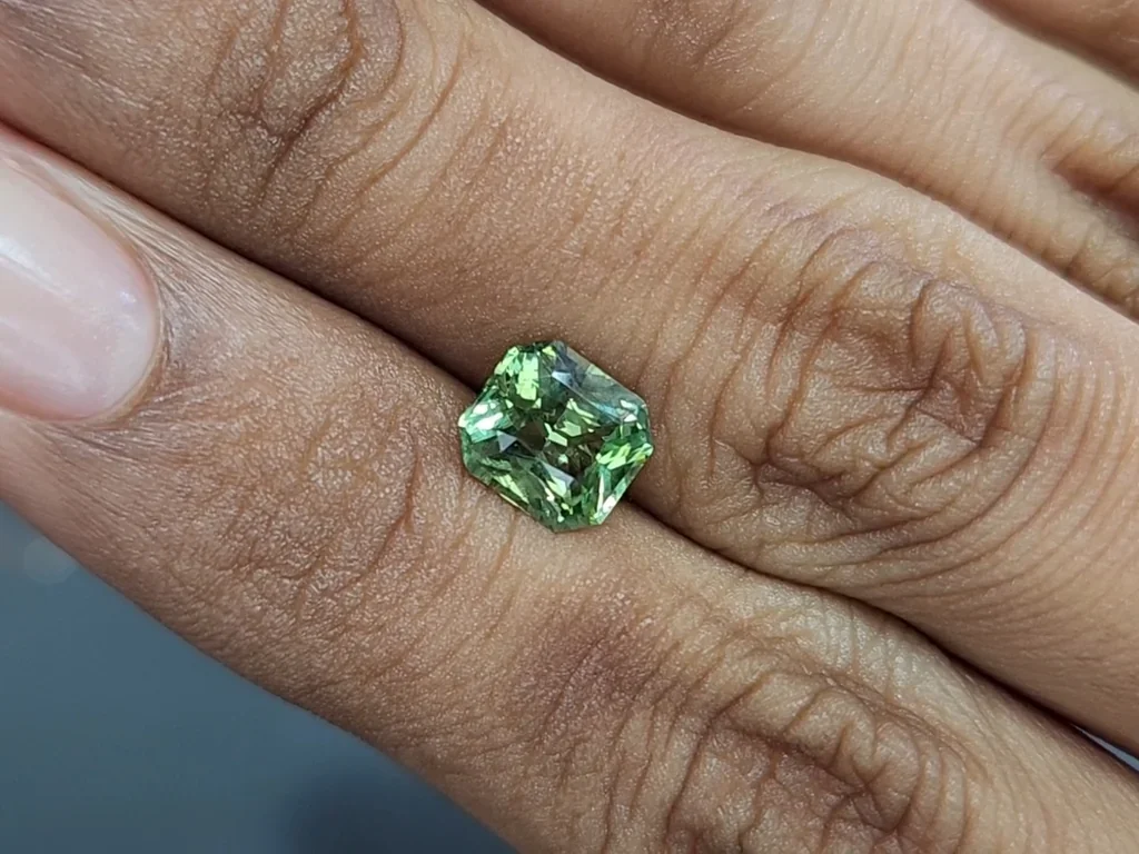Tsavorite garnet radiant cut 1.75 carats, Tanzania Image №4