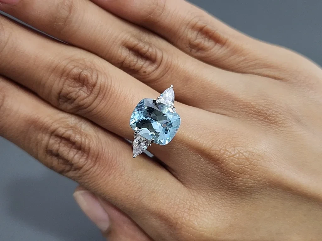 Aquamarine cushion cut  4.79 carats, Madagascar  Image №5
