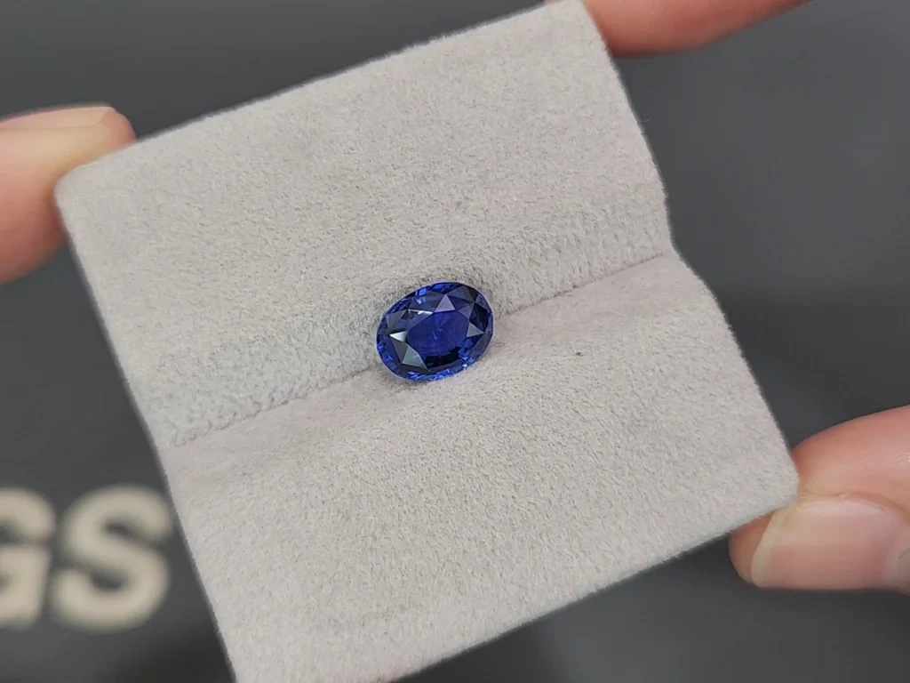 Sapphire Royal Blue oval cut 2.02 carats, Sri Lanka  Image №4