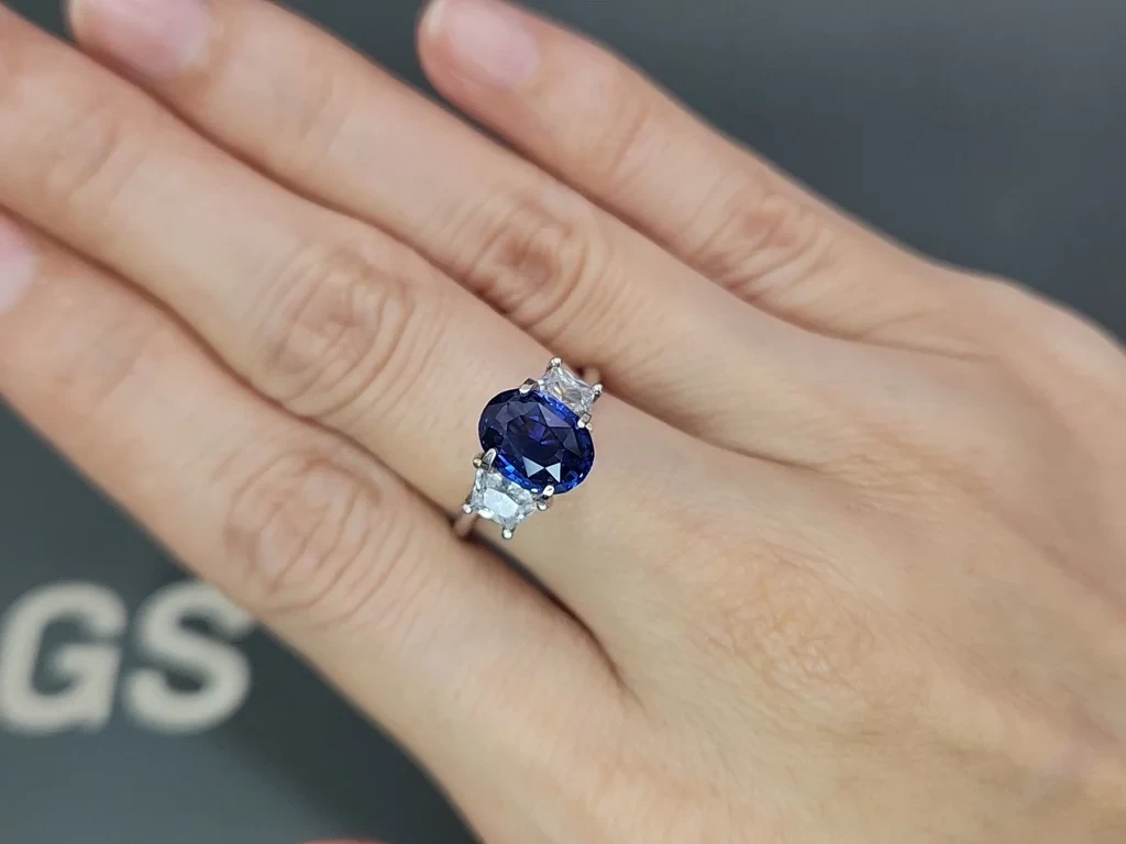 Sapphire Royal Blue oval cut 2.02 carats, Sri Lanka  Image №5