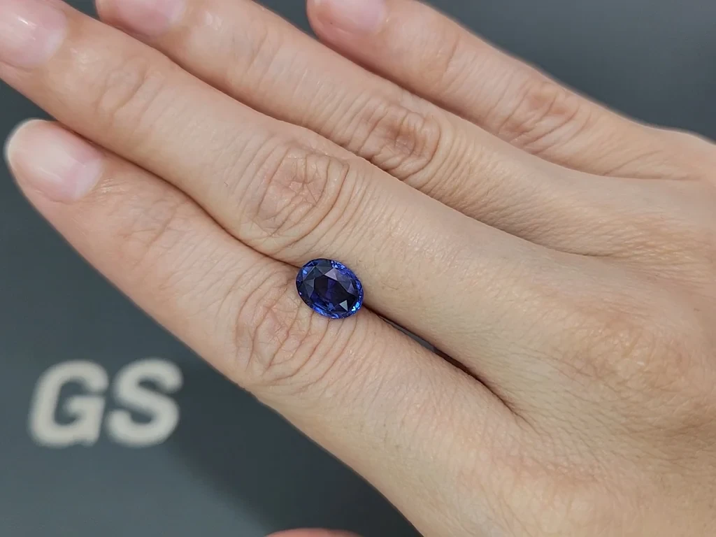 Sapphire Royal Blue oval cut 2.02 carats, Sri Lanka  Image №2