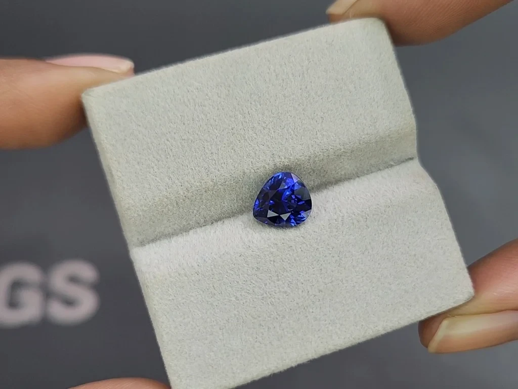 Royal Blue sapphire in pear cut 2.19 carats, Sri Lanka  Image №4
