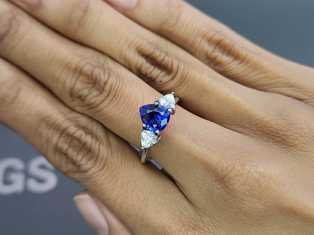 Royal Blue sapphire in pear cut 2.19 carats, Sri Lanka  Image №5