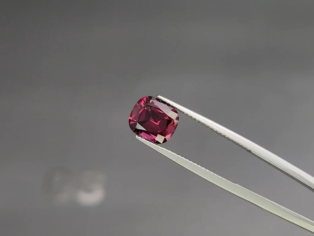 Garnet  rhodolite cushion cut 3.14 carats, Madagascar Image №3