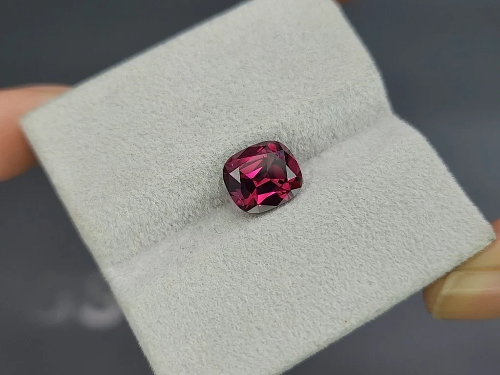 Garnet  rhodolite cushion cut 3.14 carats, Madagascar Image №4