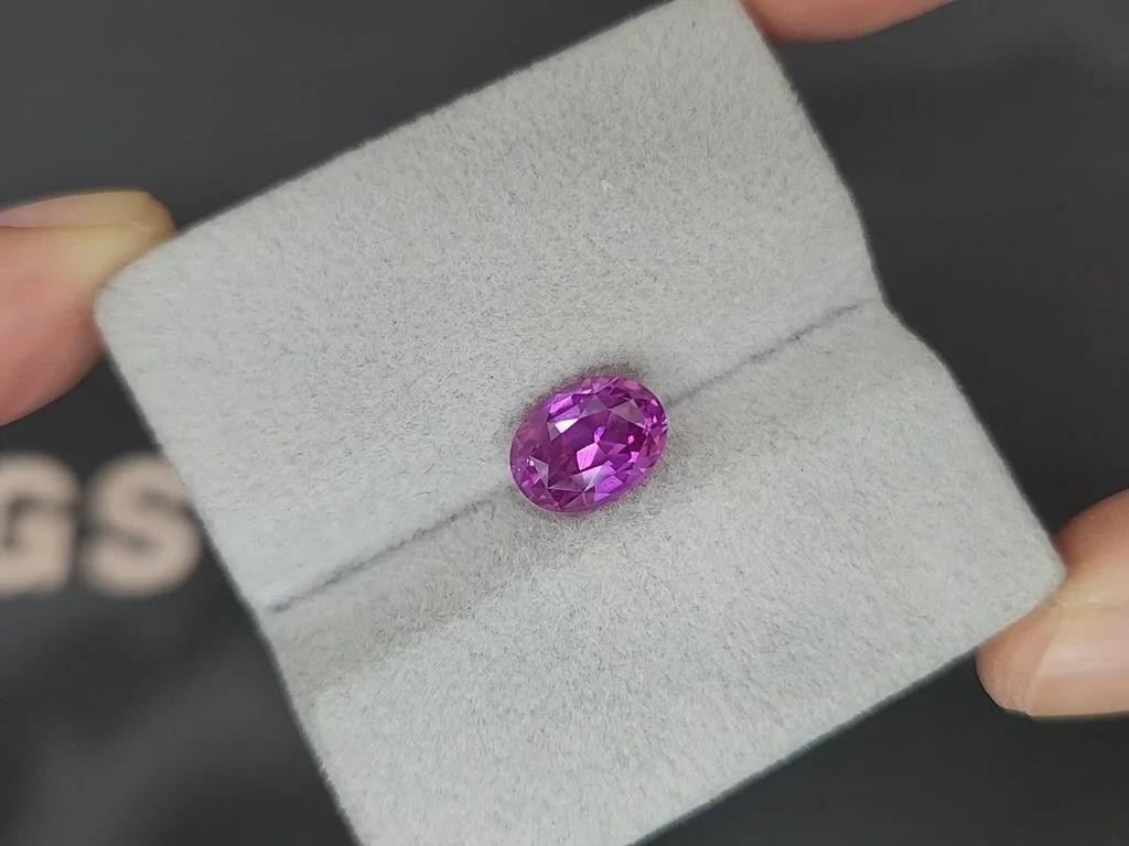Sapphire Hot Pink oval cut 3.33 carats, Sri Lanka Image №4