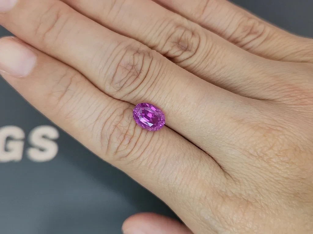 Sapphire Hot Pink oval cut 3.33 carats, Sri Lanka Image №2