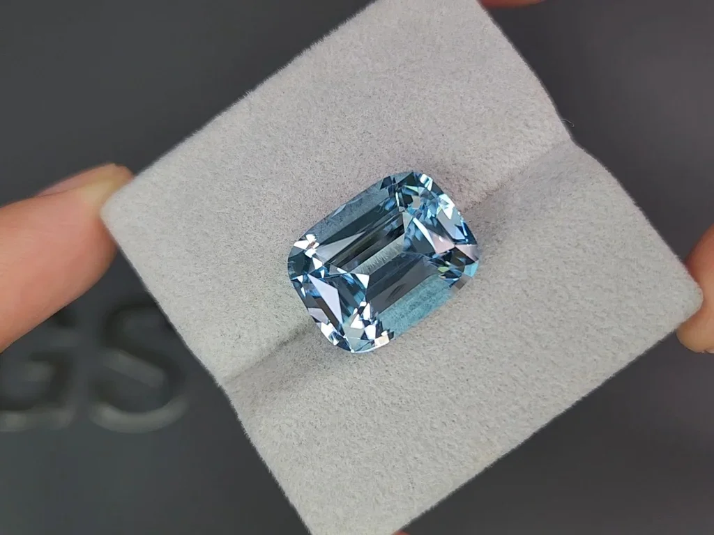 Sky blue topaz in a high-precision cushion cut 12.77 carats, Madagascar  Image №4