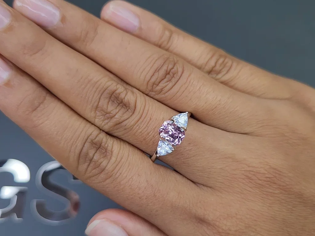 Untreated Baby pink sapphire in radiant cut 1.02 carats, Madagascar Image №5