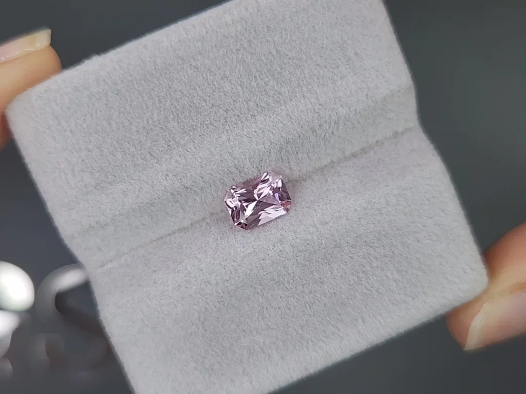 Untreated Baby pink sapphire in radiant cut 1.02 carats, Madagascar Image №4