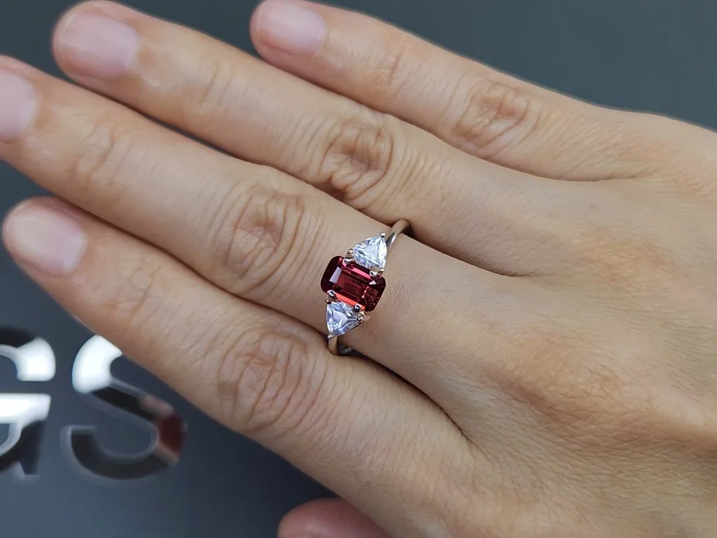 Intense red spinel in cushion cut 1.40 carats, Vietnam  Image №5