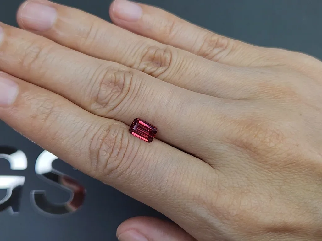 Intense red spinel in cushion cut 1.40 carats, Vietnam  Image №2