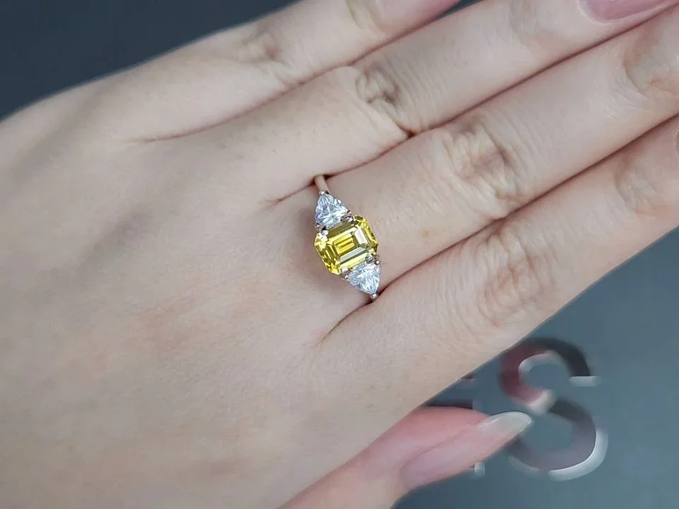 Vivid yellow sapphire in octagon cut 1.90 carats, Sri Lanka Image №5