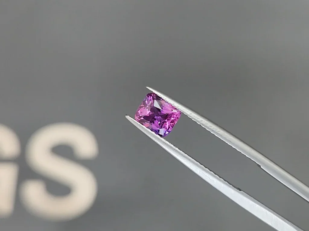 Unheated bi-color sapphire in radiant cut 1.54 carats, Sri Lanka Image №3