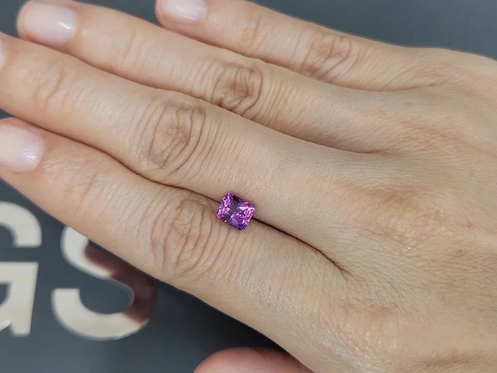 Unheated bi-color sapphire in radiant cut 1.54 carats, Sri Lanka Image №2