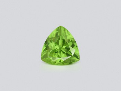 Green peridot trillion cut 3.94 carats, Pakistan photo