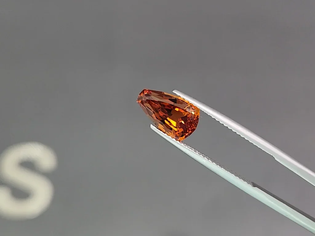 Spessartine garnet fancy cut 4.42 carats, Africa Image №3