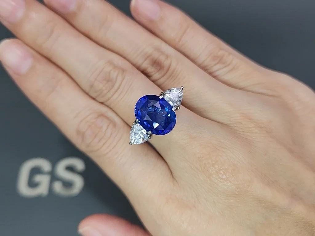 Sapphire Royal Blue oval cut 7.33 carats, Sri Lanka  Image №5