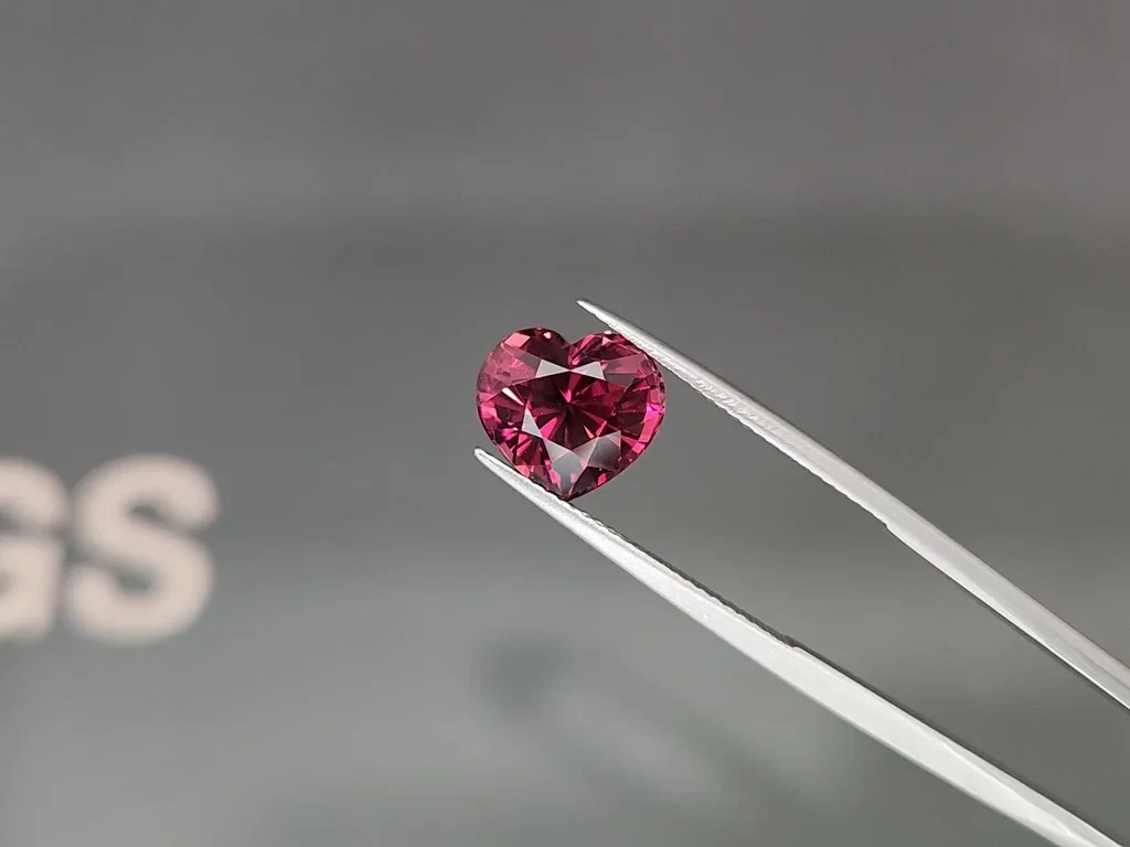 Garnet rhodolite Vivid Pink heart shape 5.56 carats, Tanzania Image №3