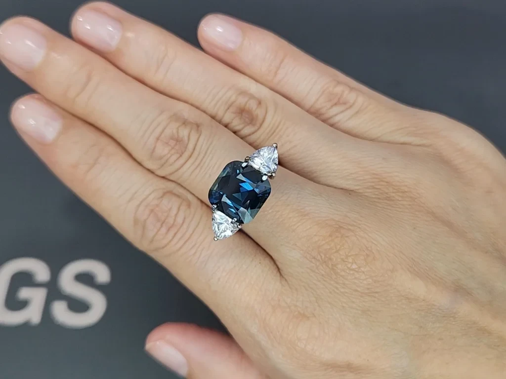 Unheated Teal sapphire cushion cut 7.05 carats, Madagascar Image №5