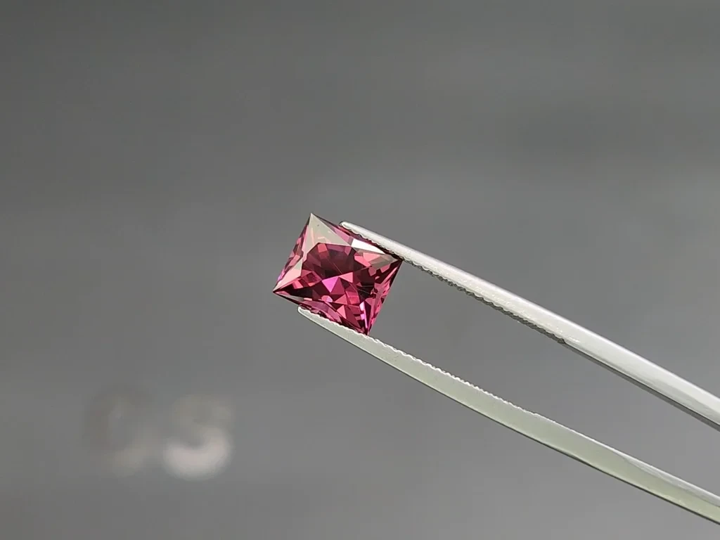 Garnet rhodolite princess cut 2.99 carats, Madagascar Image №3