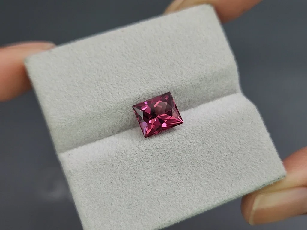 Garnet rhodolite princess cut 2.99 carats, Madagascar Image №4