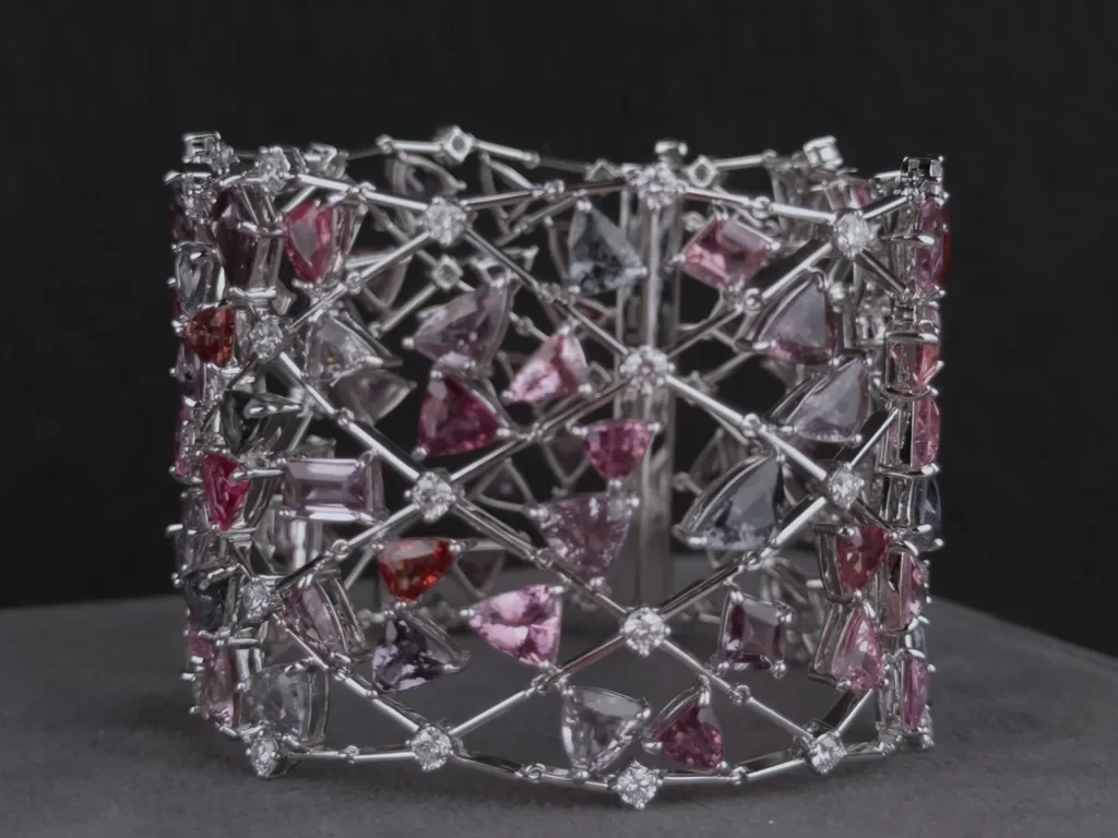 Bracelet with Burmese spinels 74 ct and diamonds set in 900 platinum Image №2