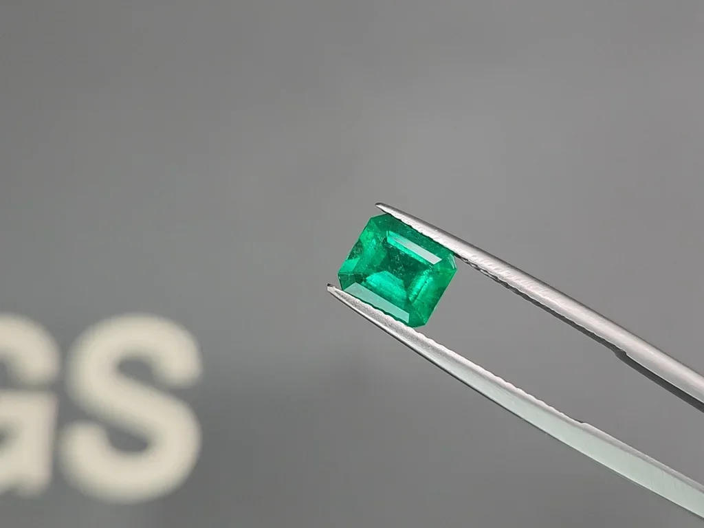 Emerald 1.40 ct, Colombia, Muzo Green Image №3