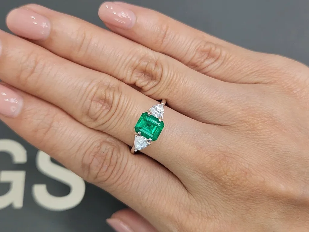 Emerald 1.40 ct, Colombia, Muzo Green Image №5
