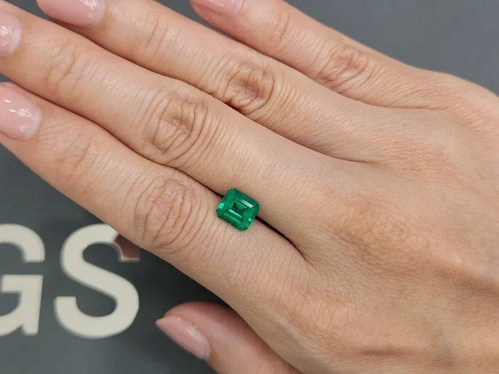 Emerald 1.40 ct, Colombia, Muzo Green Image №2