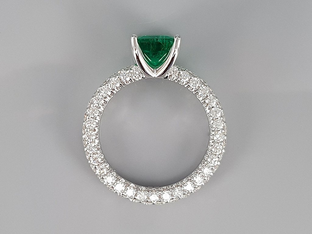 Ring with 2.25 ct Vivid Green Colombian emerald and diamonds in 18K white gold Image №4