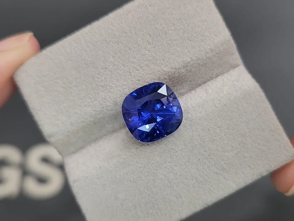 Unheated intense cornflower blue sapphire in cushion cut 8.03 carats Image №4