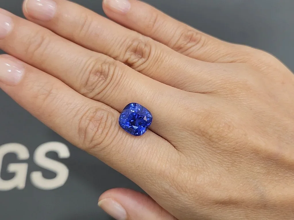 Unheated intense cornflower blue sapphire in cushion cut 8.03 carats Image №2
