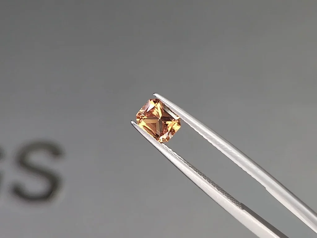 Orange radiant cut sapphire 0.89 carats, Madagascar Image №3