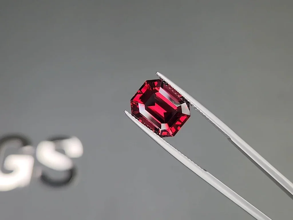 Red rhodolite garnet in octagon cut 8.39 carats, Tanzania  Image №3