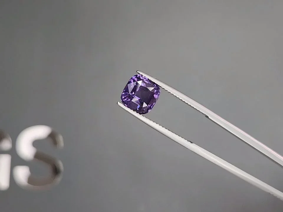 Unheated purple sapphire in cushion cut 5.10 carats, Sri Lanka Image №3