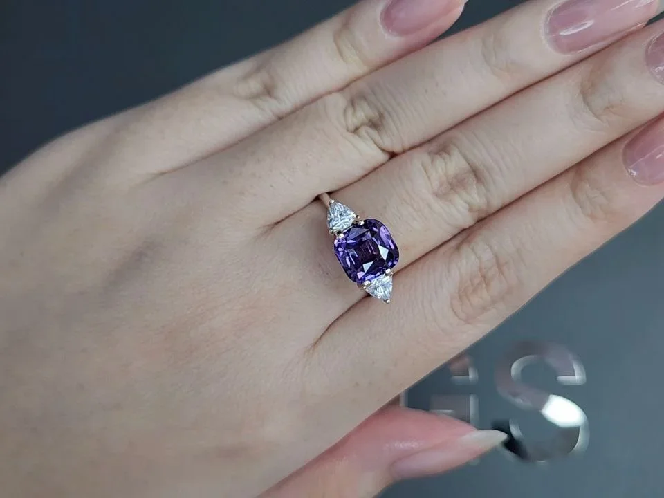 Unheated purple sapphire in cushion cut 5.10 carats, Sri Lanka Image №5