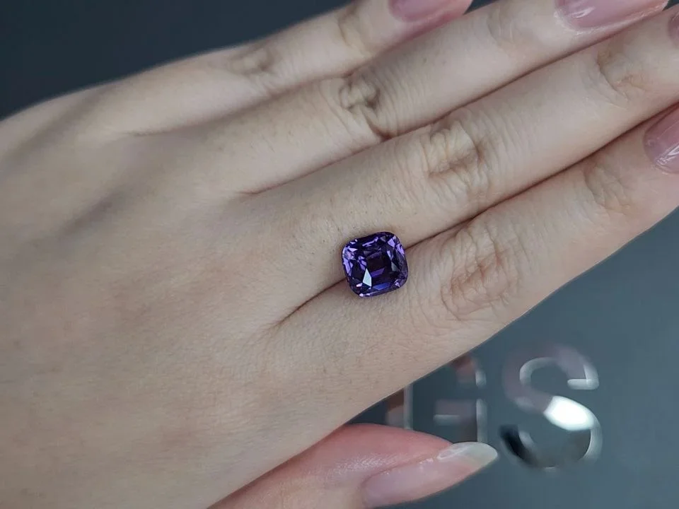 Unheated purple sapphire in cushion cut 5.10 carats, Sri Lanka Image №2