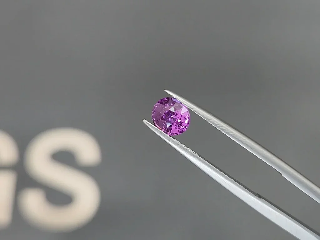 Unheated Vivid purple sapphire in oval 1.04 carats, Sri Lanka  Image №3