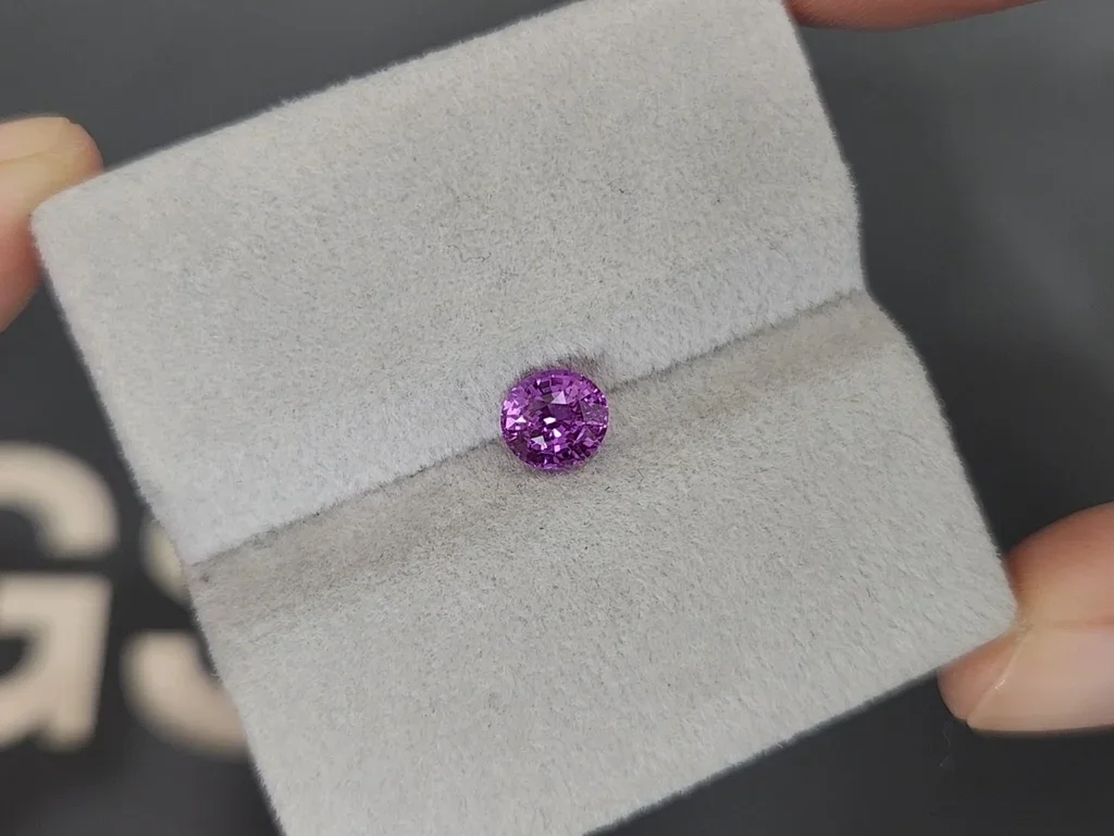 Unheated Vivid purple sapphire in oval 1.04 carats, Sri Lanka  Image №4